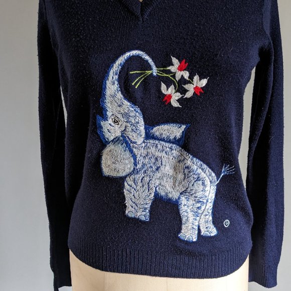 Vintage Embroidered Navy V-Neck Sweater with Elephant Holding Flower Novelty - Picture 6 of 6